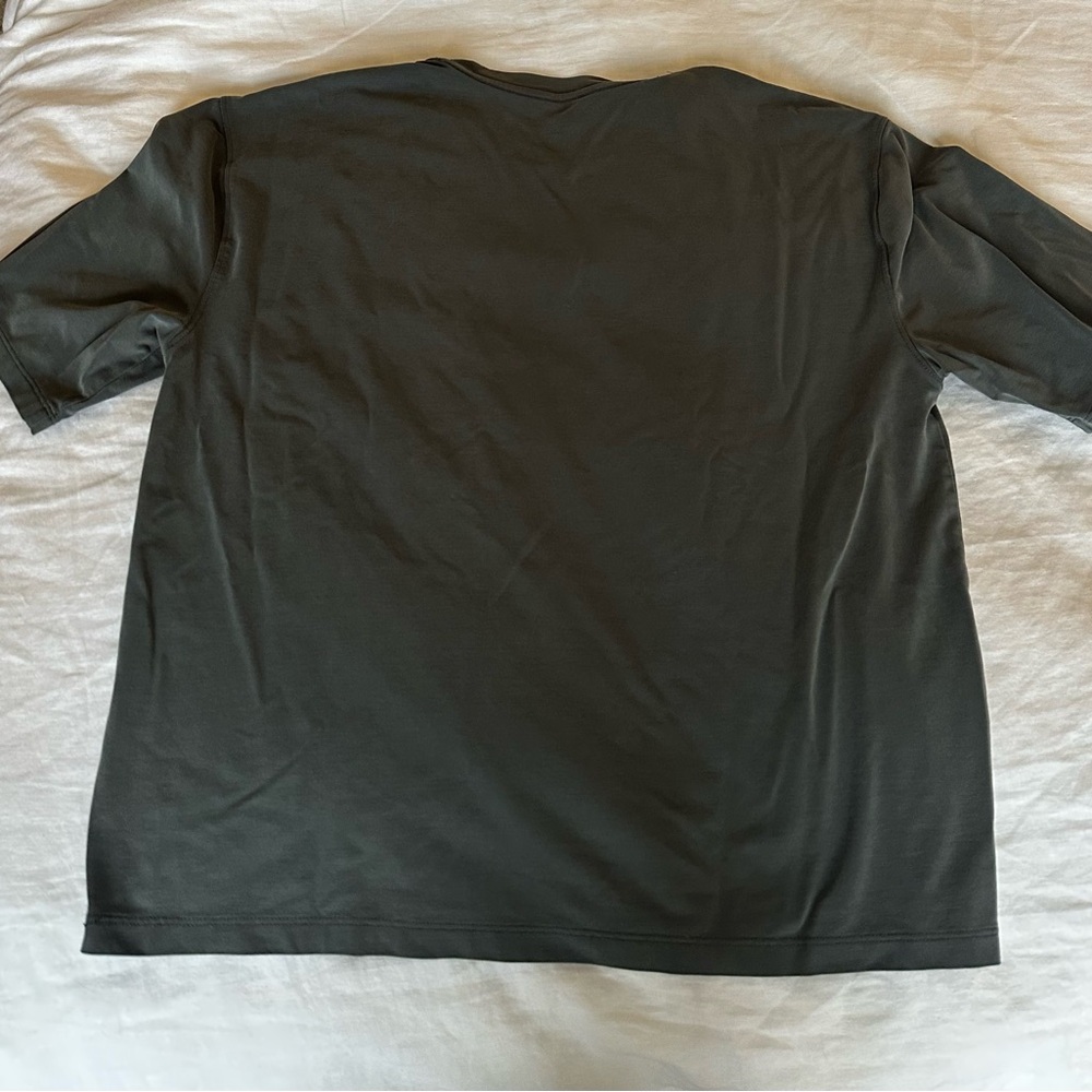 Abercrombie & Fitch Boxy Cropped T-Shirt - Picture 2 of 3